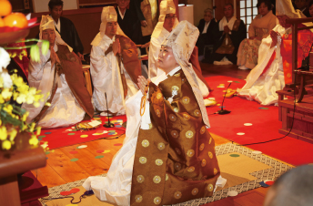 法灯継承式にて。住職交代のとき